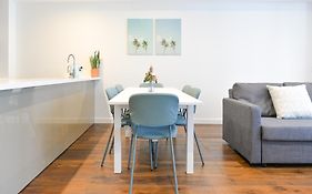 Sydney Cbd Modern 2 Bedroom Apartment